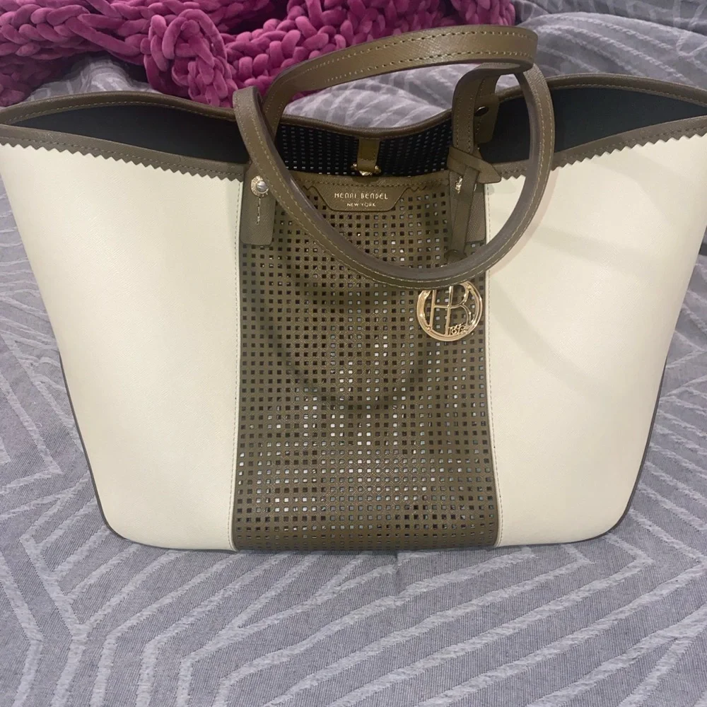 🪐Rare Henri Bendel W 57th perforated tote